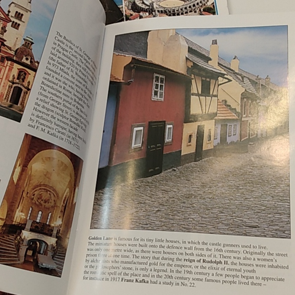 4 European Guide Books - Picture 5 of 11